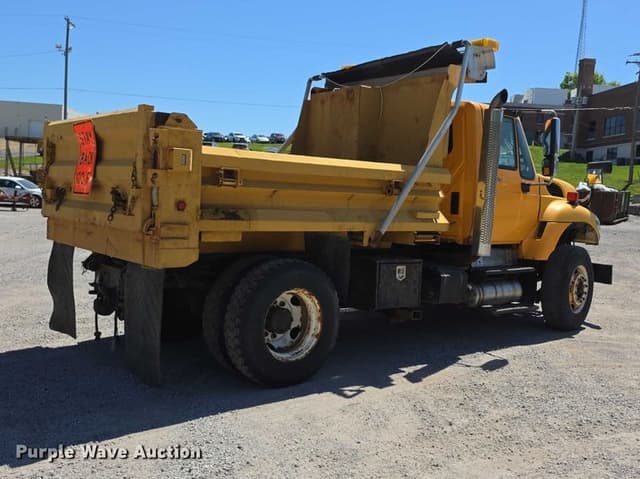 Image of International 7400 equipment image 4