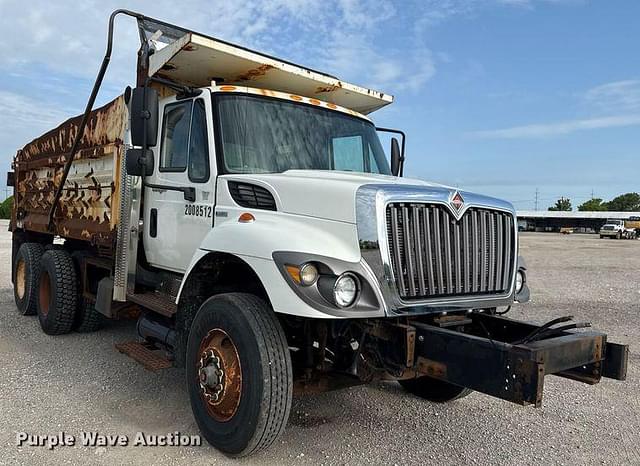 Image of International 7400 equipment image 2