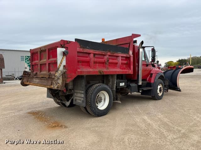 Image of International 7400 equipment image 4