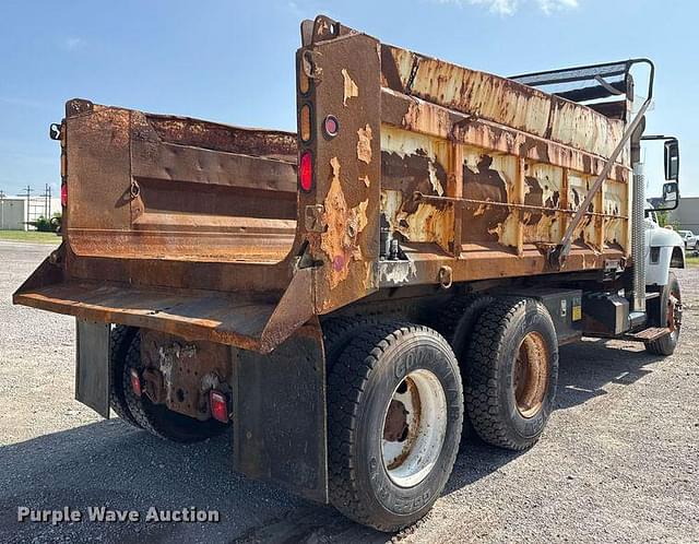 Image of International 7400 equipment image 4