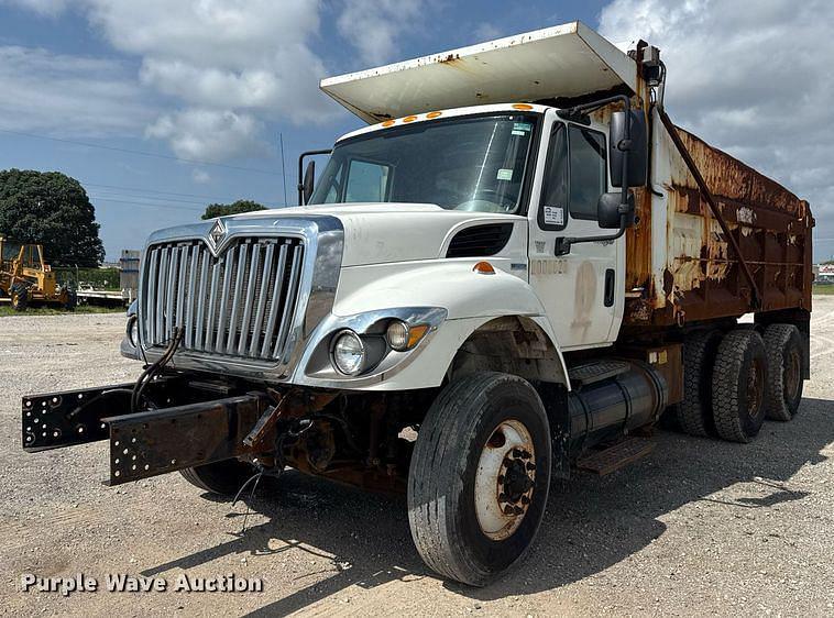 Image of International 7400 Primary image