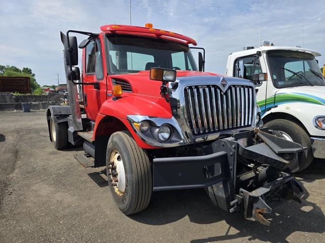 Image of International 7400 equipment image 2