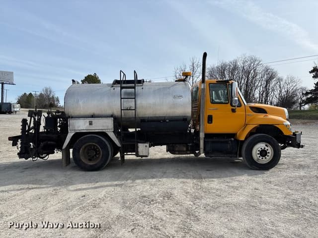 Image of International 7400 equipment image 3