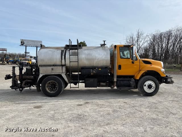 Image of International 7400 equipment image 3