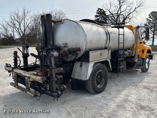 Image of International 7400 equipment image 4