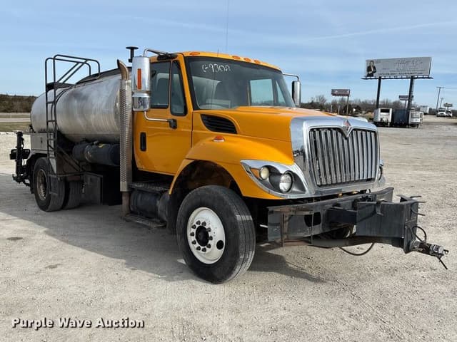 Image of International 7400 equipment image 2