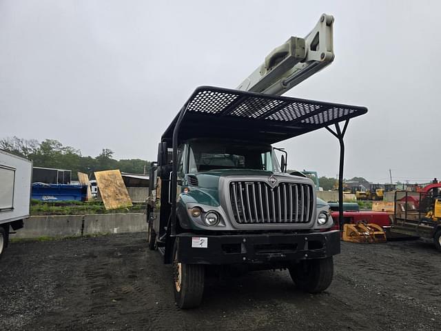 Image of International 7400 equipment image 2