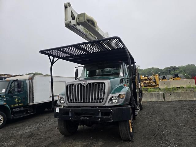Image of International 7400 equipment image 1