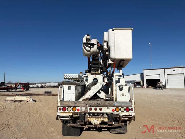 Image of International 7400 equipment image 3