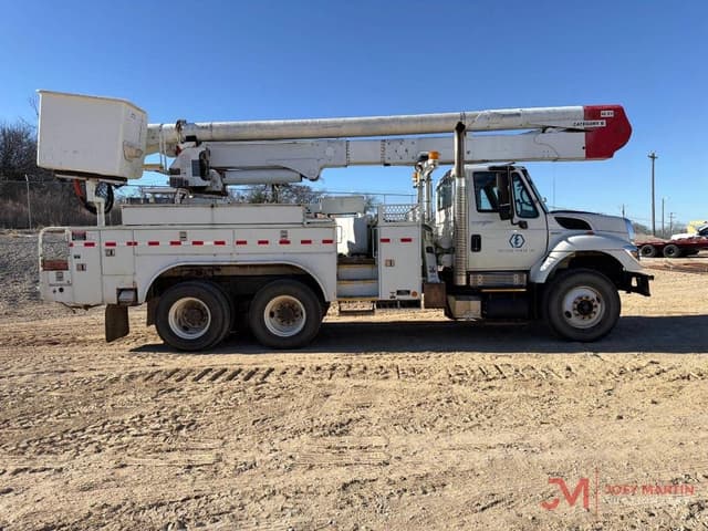 Image of International 7400 equipment image 1