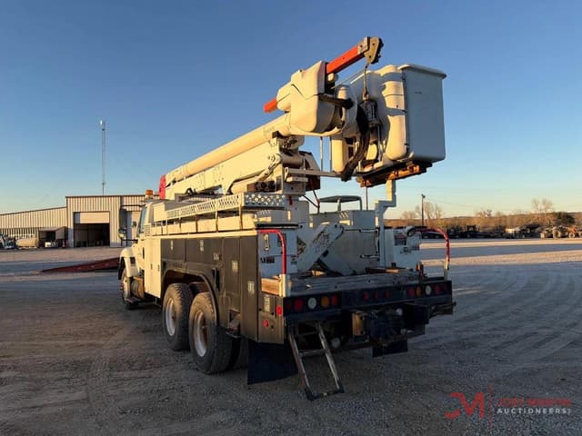 Image of International 7400 equipment image 4