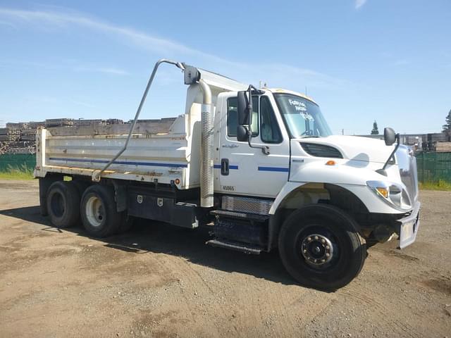 Image of International 7400 equipment image 1