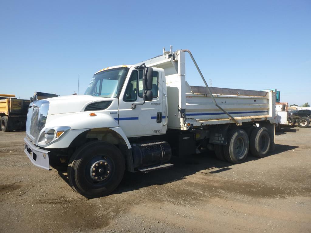 Image of International 7400 Primary image