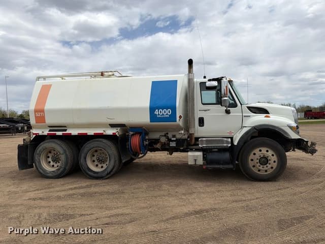 Image of International 7400 SBA equipment image 3