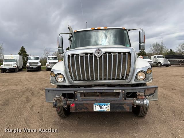 Image of International 7400 SBA equipment image 1