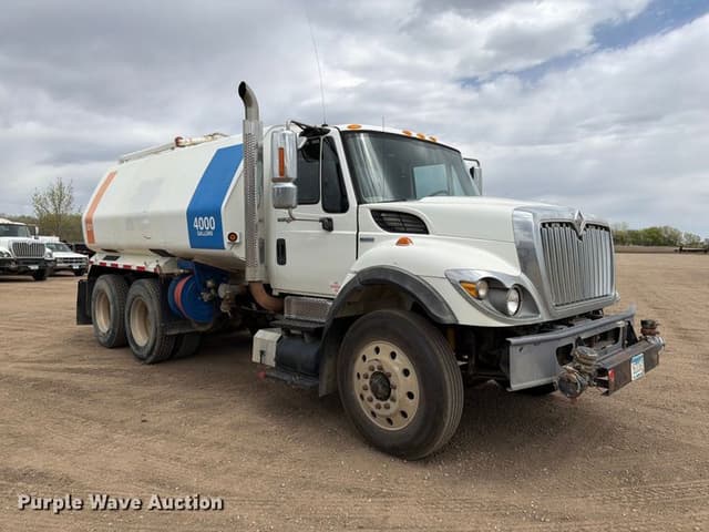 Image of International 7400 SBA equipment image 2