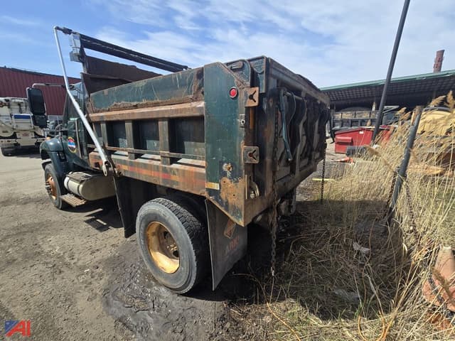 Image of International 7500 equipment image 2