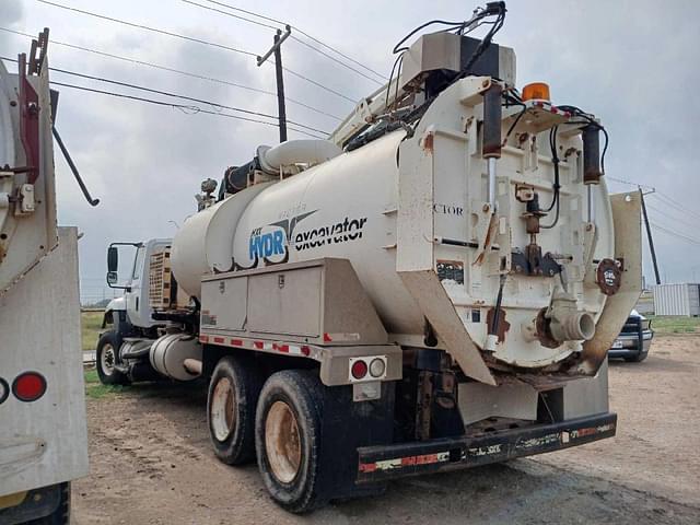 Image of International 7600 equipment image 3