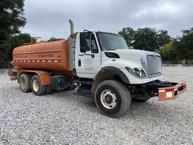 Image of International 7600 equipment image 3