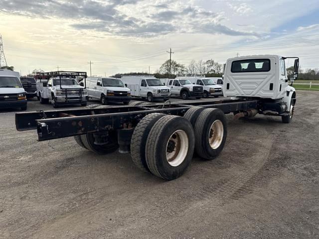 Image of International 4400 equipment image 3