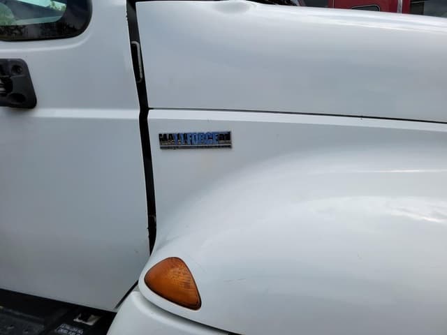 Image of International Durastar 4300 equipment image 4