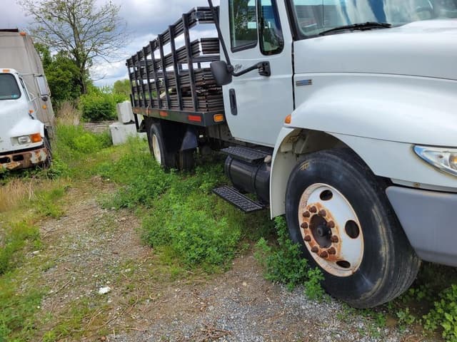 Image of International Durastar 4300 equipment image 2