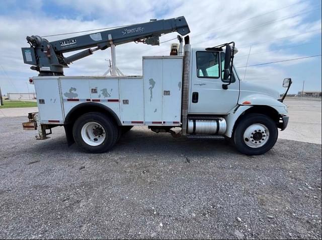 Image of International Durastar 4300 equipment image 2