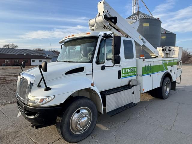 Image of International Durastar 4300 equipment image 1