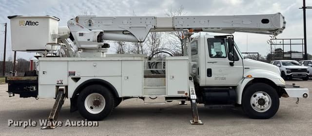 Image of International Durastar 4300 equipment image 3