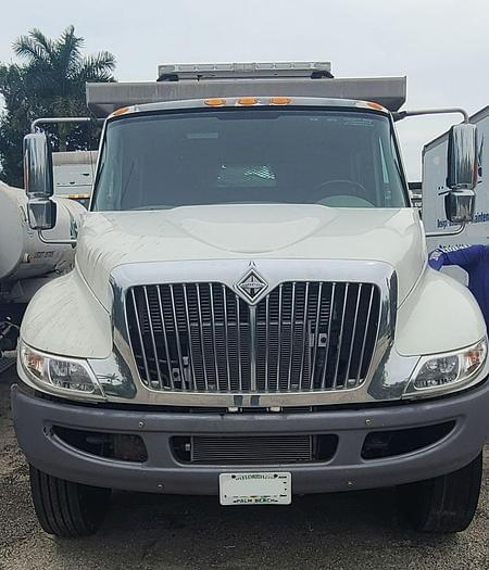 Image of International Durastar 4300 equipment image 1
