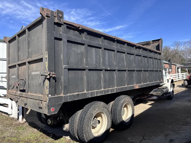 Image of International DuraStar 4400 equipment image 3