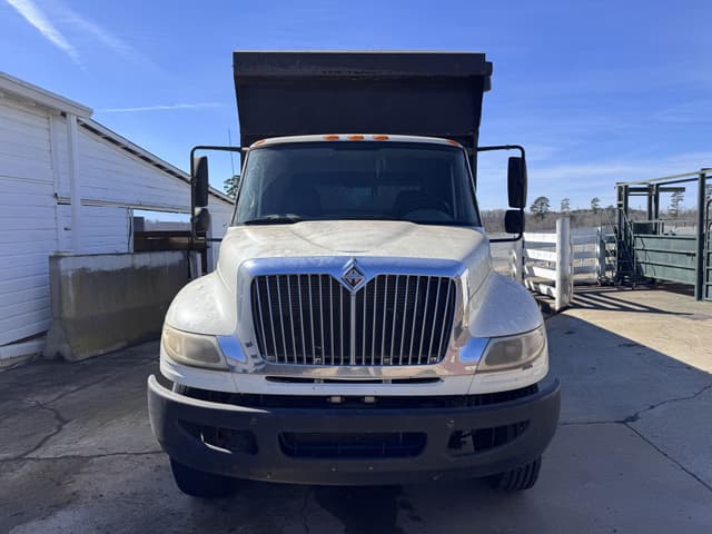 Image of International DuraStar 4400 equipment image 2