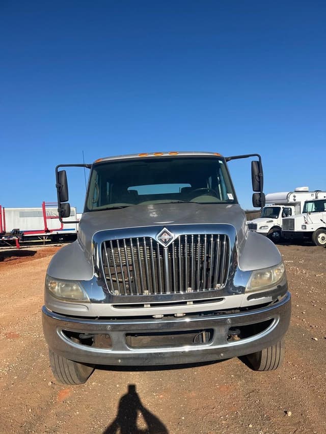 Image of International DuraStar 4400 equipment image 1