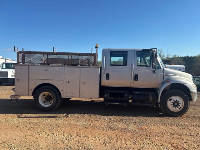 Image of International DuraStar 4400 equipment image 3