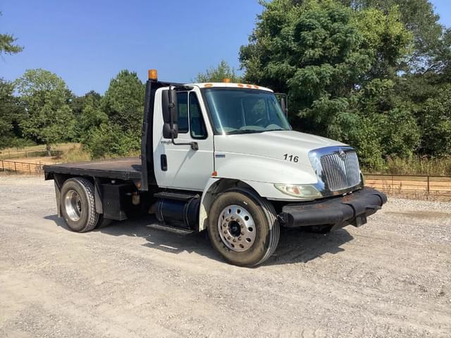 Image of International 4300 equipment image 1