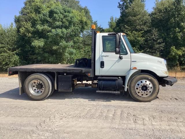 Image of International 4300 equipment image 3