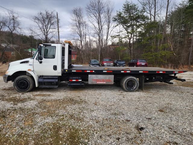 Image of International 4300 SBA equipment image 1