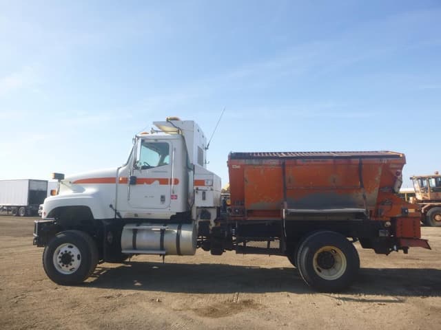 Image of International Paystar 5500i equipment image 4