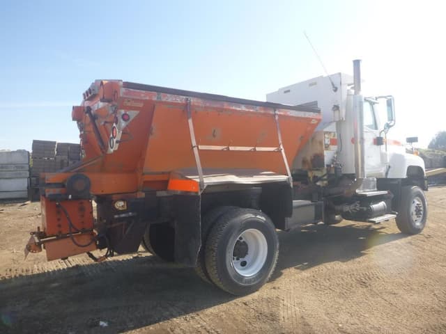 Image of International Paystar 5500i equipment image 2