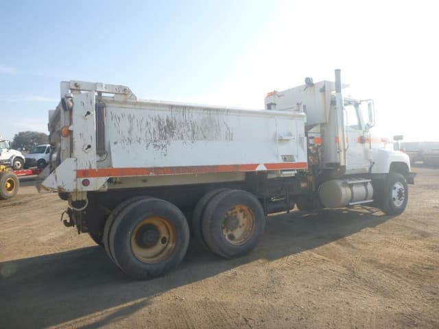 Image of International Paystar 5500i equipment image 2