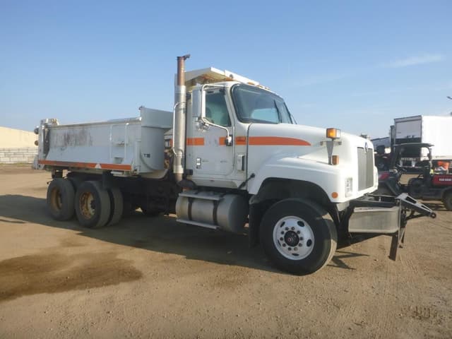 Image of International Paystar 5500i equipment image 1