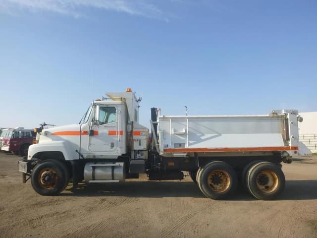 Image of International Paystar 5500i equipment image 4