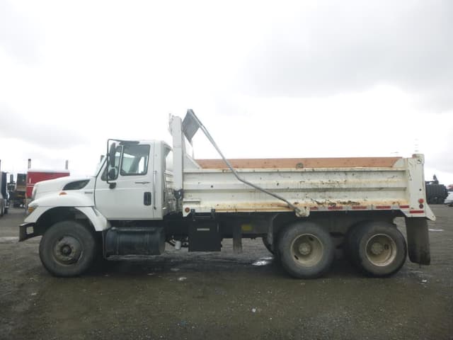 Image of International 7400 equipment image 4