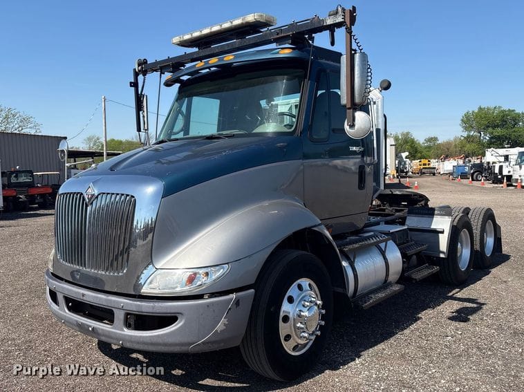 2008 International  Transtar 8600 Equipment Image0