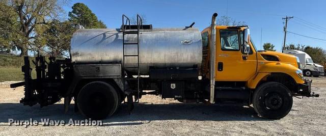 Image of International Workstar 7300 equipment image 3