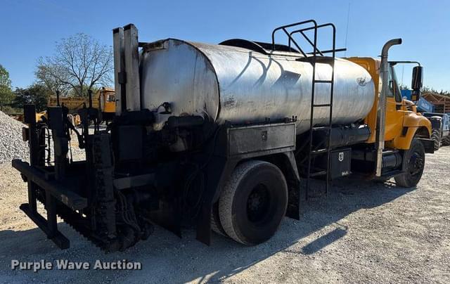 Image of International Workstar 7300 equipment image 4