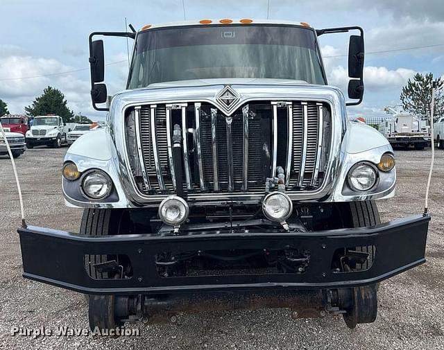 Image of International Workstar 7400 equipment image 1