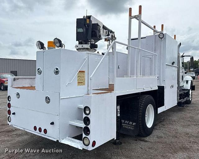 Image of International Workstar 7400 equipment image 4
