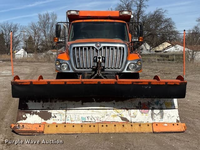 Image of International Workstar 7400 equipment image 1