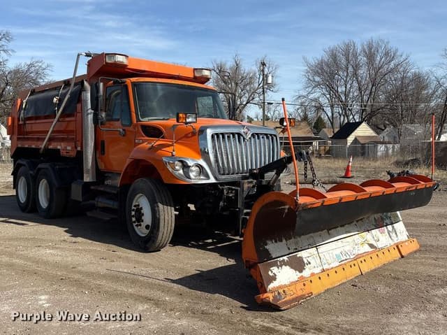 Image of International Workstar 7400 equipment image 2